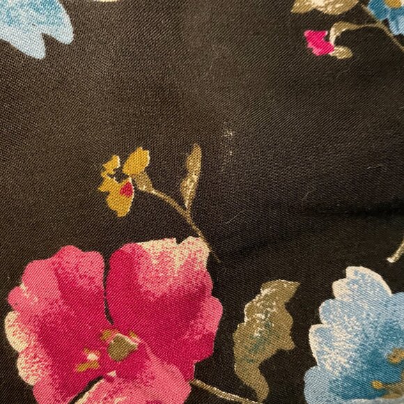 ❣️CLEARANCE ITEM❣️Beautiful Swim Coverup Shorts - Picture 4 of 11